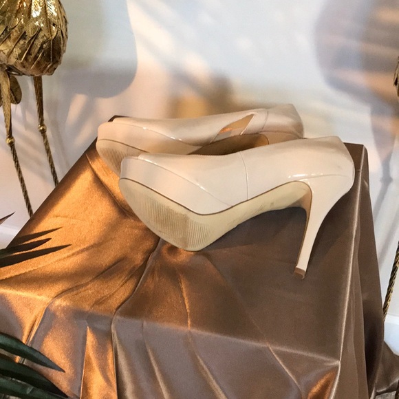 Marc Fisher Tan Heels SZ 10 - Picture 5 of 5